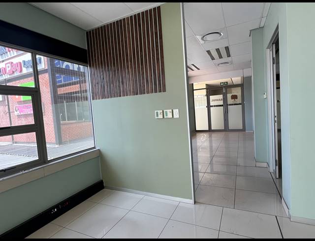 221M² RETAIL TO LET IN KYA SANDS